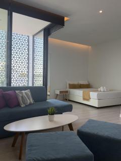 M Suites The Luxe Stay - Engomi - 9
