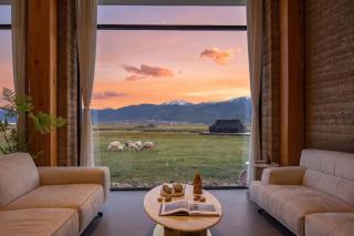 Black Bean Cafe & Marguerite Wild Estate · Shangri-La · Napa Lake Meadows ·Snow Mountain Views · Nature Escape - 0