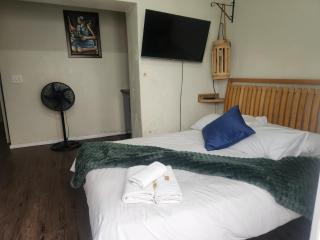 Bedrock Family 4 Sleeper En-Suite Studio - 0