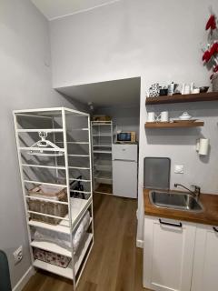 Quiet Central Studio Near NDK - 5
