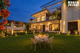 StayVista at Greenz Villa with Lawn - 0