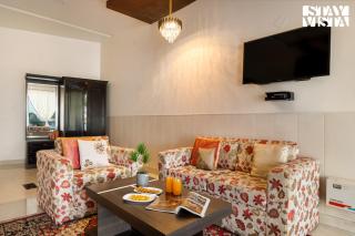 StayVista at Greenz Villa with Lawn - 5