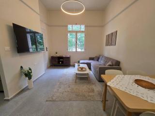 Stone House - 2BD - 6 PPL - Shookroon Group - 0