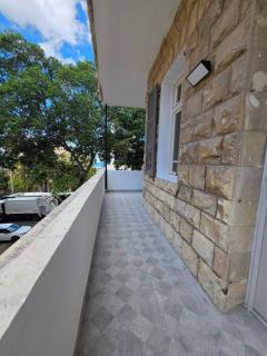 Stone House - 2BD - 6 PPL - Shookroon Group - 6