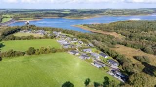 Rose Lodge, 21 Roadford Lake Lodges - Hot Tub, Free Parking and WiFi, Short Walk to Lake - 5