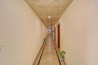 Hotel O Raas Near Hira Sweet - 5
