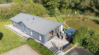 Saffron Lodge, 24 Roadford Lake Lodges - 0