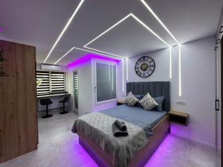 FANTASY ROOM - 0