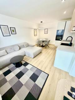 AG Family Apartment with self check in - 9