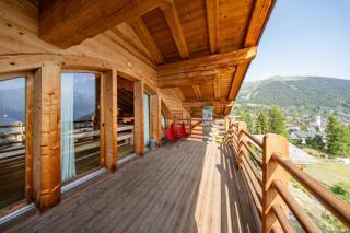 Art-Filled Four-Bedroom Penthouse in Verbier - 6