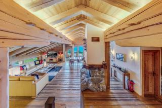 Art-Filled Four-Bedroom Penthouse in Verbier - 5