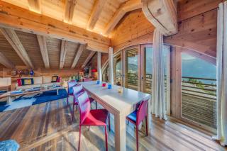 Art-Filled Four-Bedroom Penthouse in Verbier - 4