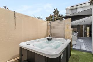 Executive 3BDR Coastal Home in Hillarys - Perth - 3