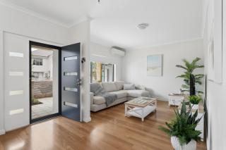 Executive 3BDR Coastal Home in Hillarys - Perth - 2
