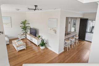 Executive 3BDR Coastal Home in Hillarys - Perth - 1