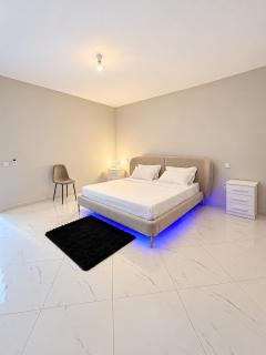 Lenny's Guest House - 5