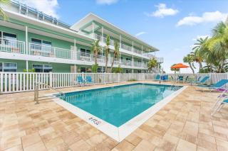 Tropic Terrace Suite 16 - 9