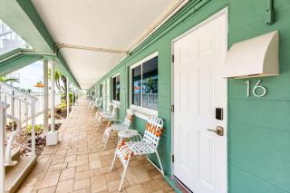 Tropic Terrace Suite 16 - 2