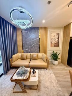 Luxury Apartment with Balcony - 7