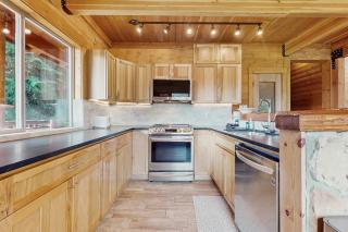 Log Cabin Luxury - 2