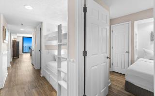 Gulf-front condo with balcony overlooking beach & water - hardwood floors - Destin - 6
