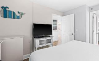 Gulf-front condo with balcony overlooking beach & water - hardwood floors - Destin - 3