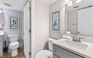 Gulf-front condo with balcony overlooking beach & water - hardwood floors - Destin - 1