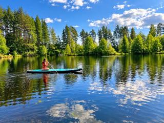 Lake Deer Park Retreat with Hot Tub & Sauna - 5