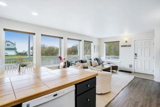 Little Blue Beach House - 3