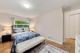 Toronto 6BR Nest ꟾ Zoo ꟾ Hwy 401 ꟾ Free Parking - 2