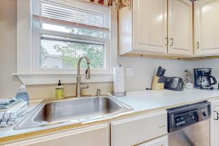 Crystal Lake Cottage - 2