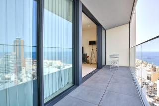 Luxury Apartment with Panoramic Sea views in Mercury Towers - 4