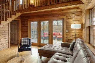 Modern Log Cabin with Vineyard Views - 5