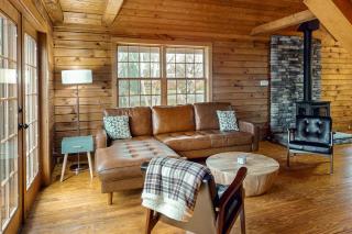 Modern Log Cabin with Vineyard Views - 4