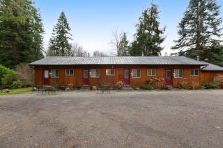 The Entire Property at Mount Walker Inn - 8