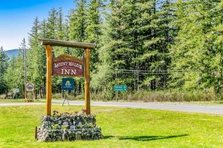 The Entire Property at Mount Walker Inn - 0