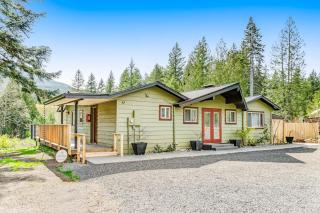 The Entire Property at Mount Walker Inn - 7