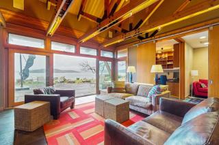 No-Bank Waterfront Stunner – Driftwood Compound on Fidalgo Island - 9
