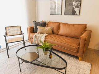 HOM 2-bed for 4 with breakfas y pool gym and parking - 4