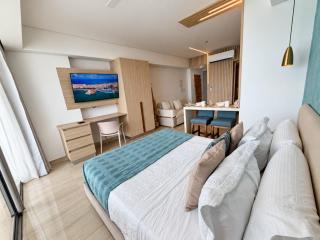 Suite con Balcón / Piscina y Jacuzzi / 3 min del Aeropuerto / CB - 623 - 5