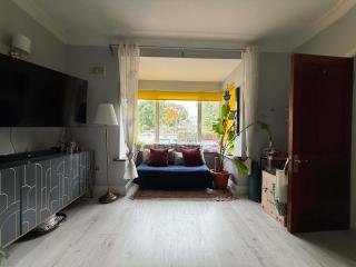 Homely 2BDR Bray Retreat with Office and Garden - 4