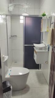 CASA - Quarto Casal Com AR Condicionado e Banheiro Privativo - 7