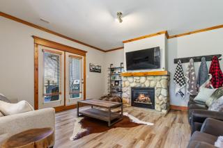 220 Snowbridge w/ Free Shuttle to Village - 0