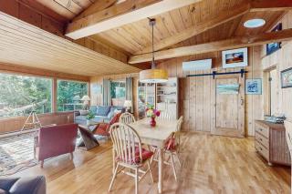Hale Passage Beach House - 4