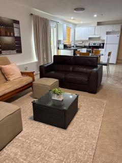Bright Garden-Level 2BR Retreat - 2