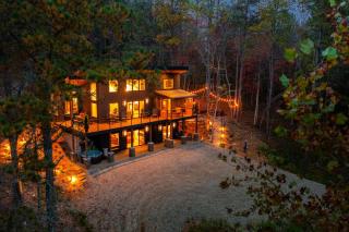 Hilltop Luxury Villa Cabin Views Sauna & Hot Tub - 0