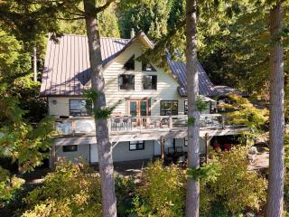 The Overlook, Luxury Lakeside Home with Dock - 0