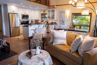 The Overlook, Luxury Lakeside Home with Dock - 5