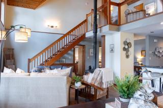 The Overlook, Luxury Lakeside Home with Dock - 1