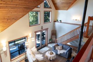 The Overlook, Luxury Lakeside Home with Dock - 8
